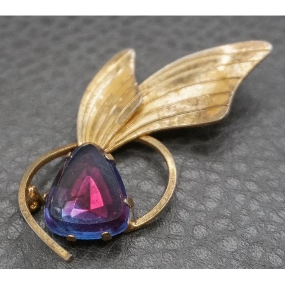 Vintage WEST GERMANY? Faux Mystic Topaz Givre Glass Gold Tone Leaf Brooch